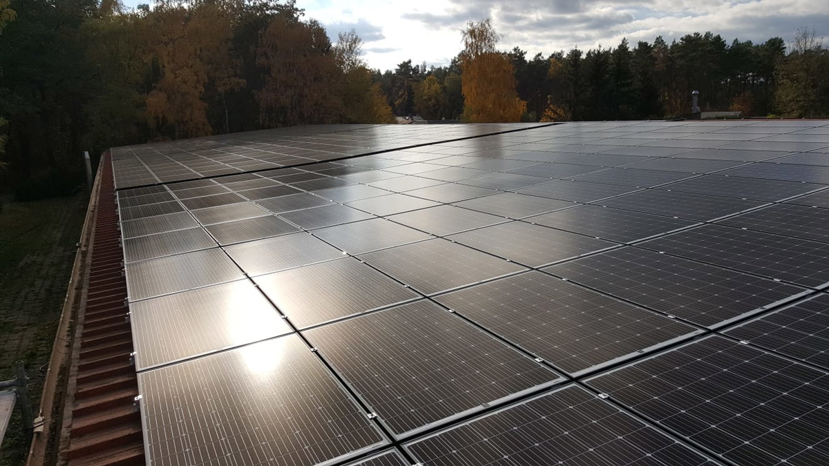 Foto: Bau einer Solaranlage nahe Potsdam