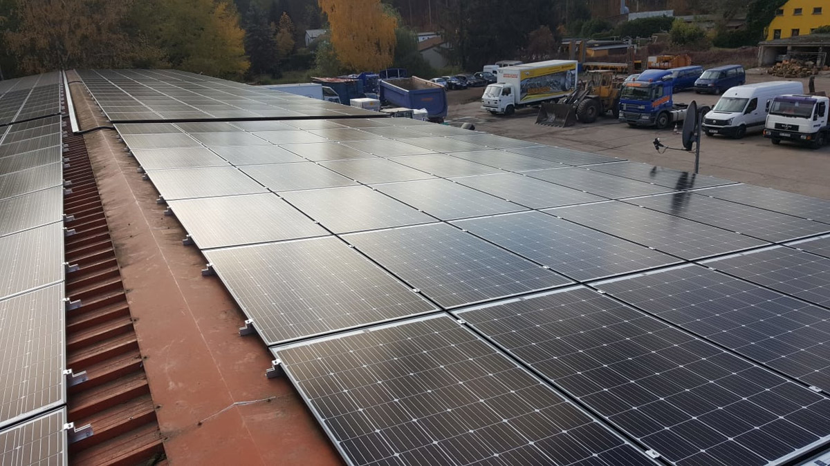 Foto: Bau einer Solaranlage nahe Potsdam