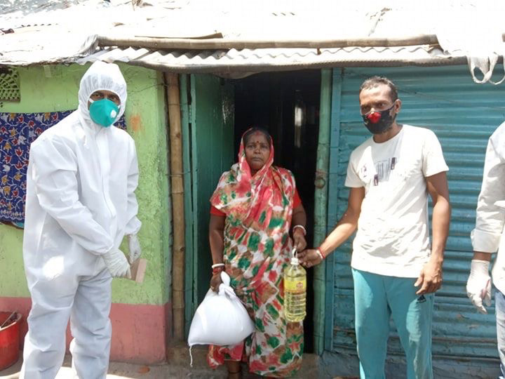 Foto: Reisverteilen in Bangladesch