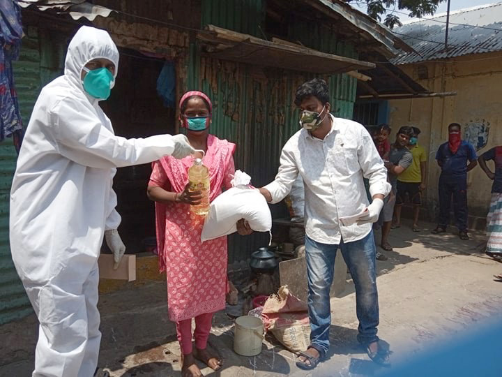 Foto: Reisverteilen in Bangladesch