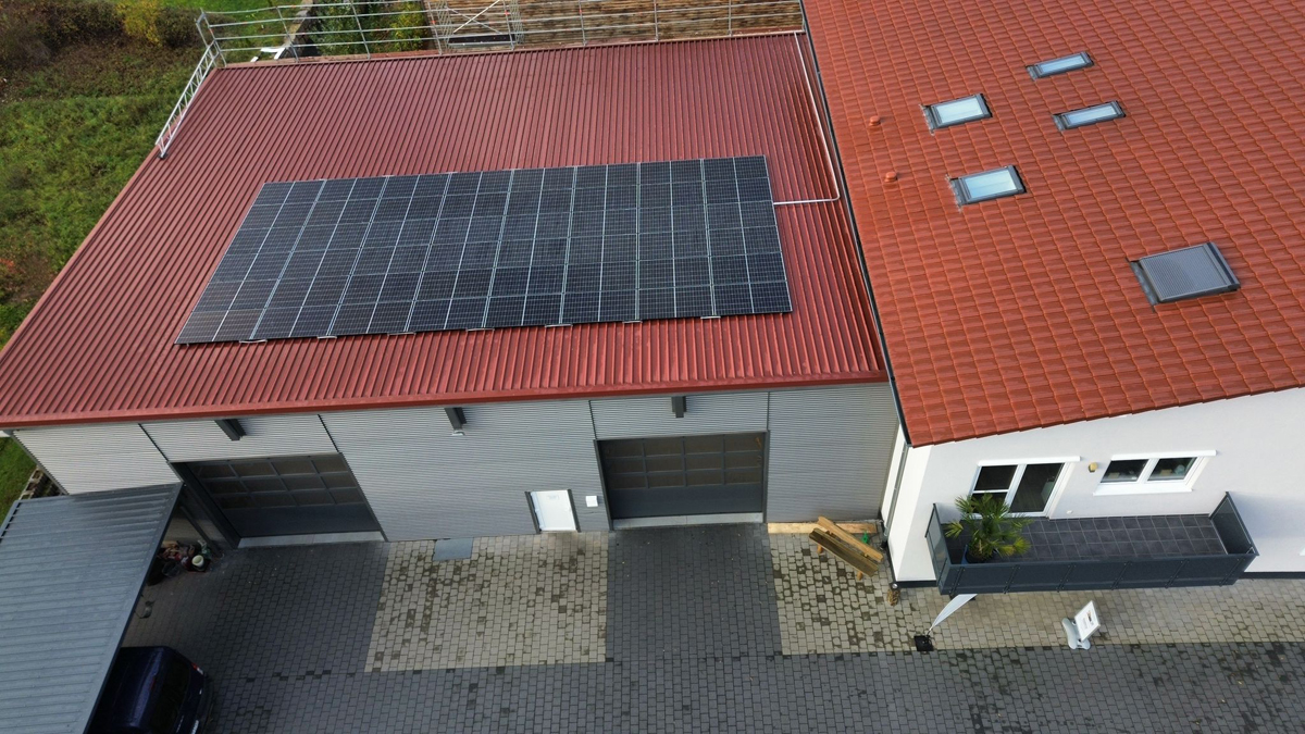 Foto: Solaranlage KFZ-Meisterwerkstatt Wörtge