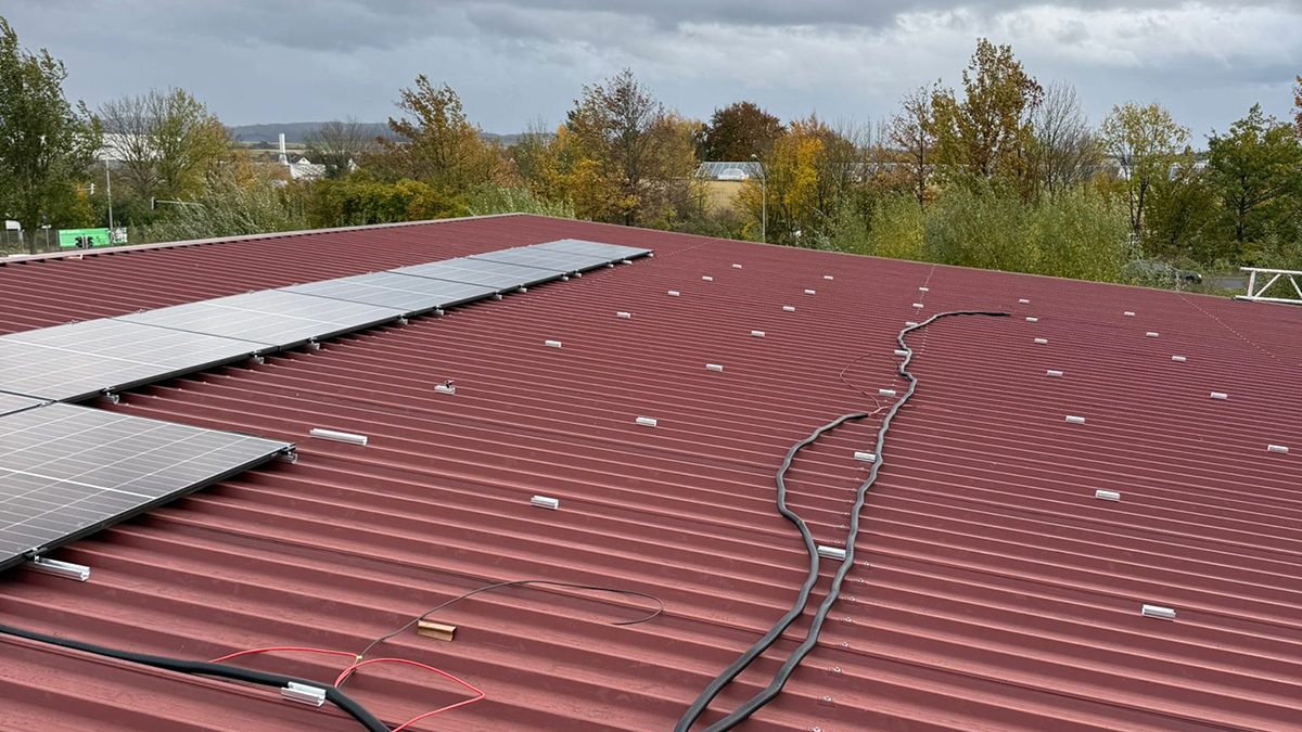 Foto: Solaranlage KFZ-Meisterwerkstatt Wörtge